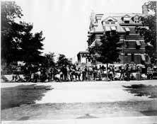 Militia outside the Hotel Florence